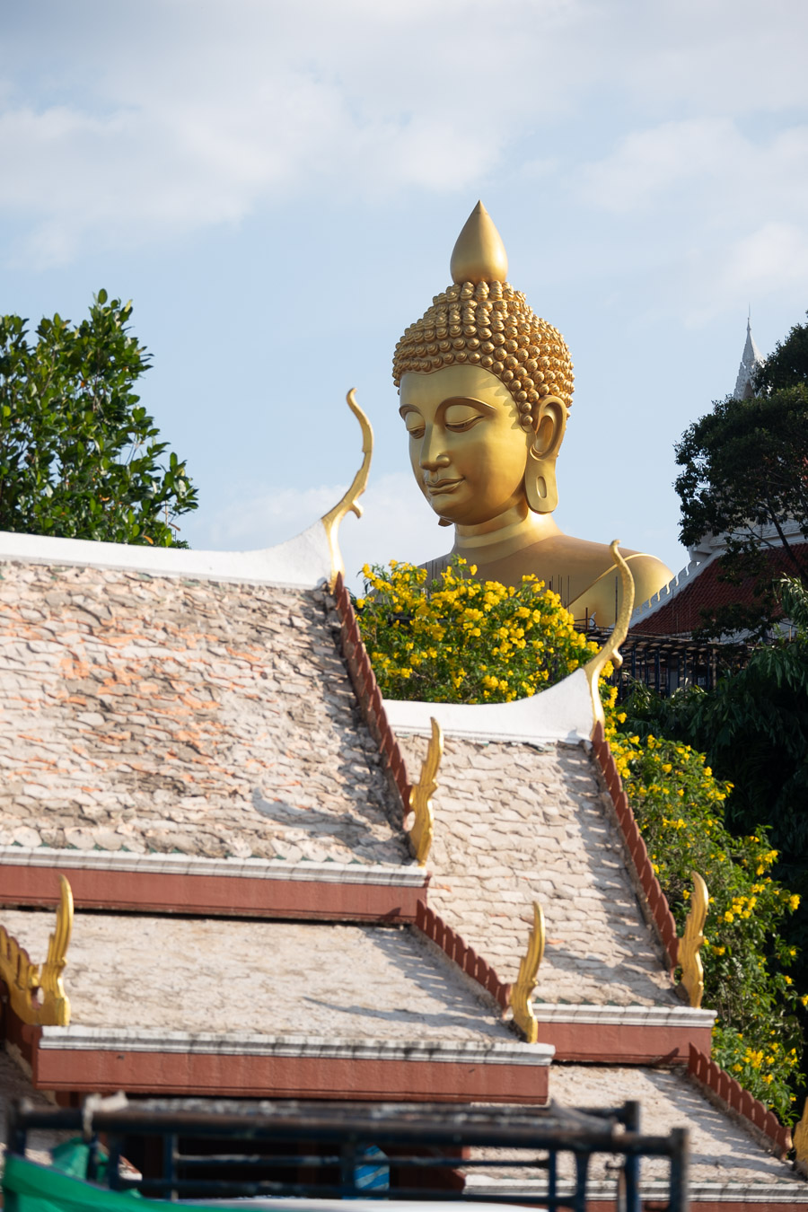 Wat Paknam Bhasicharoen Bangkok mit riesigem Buddha