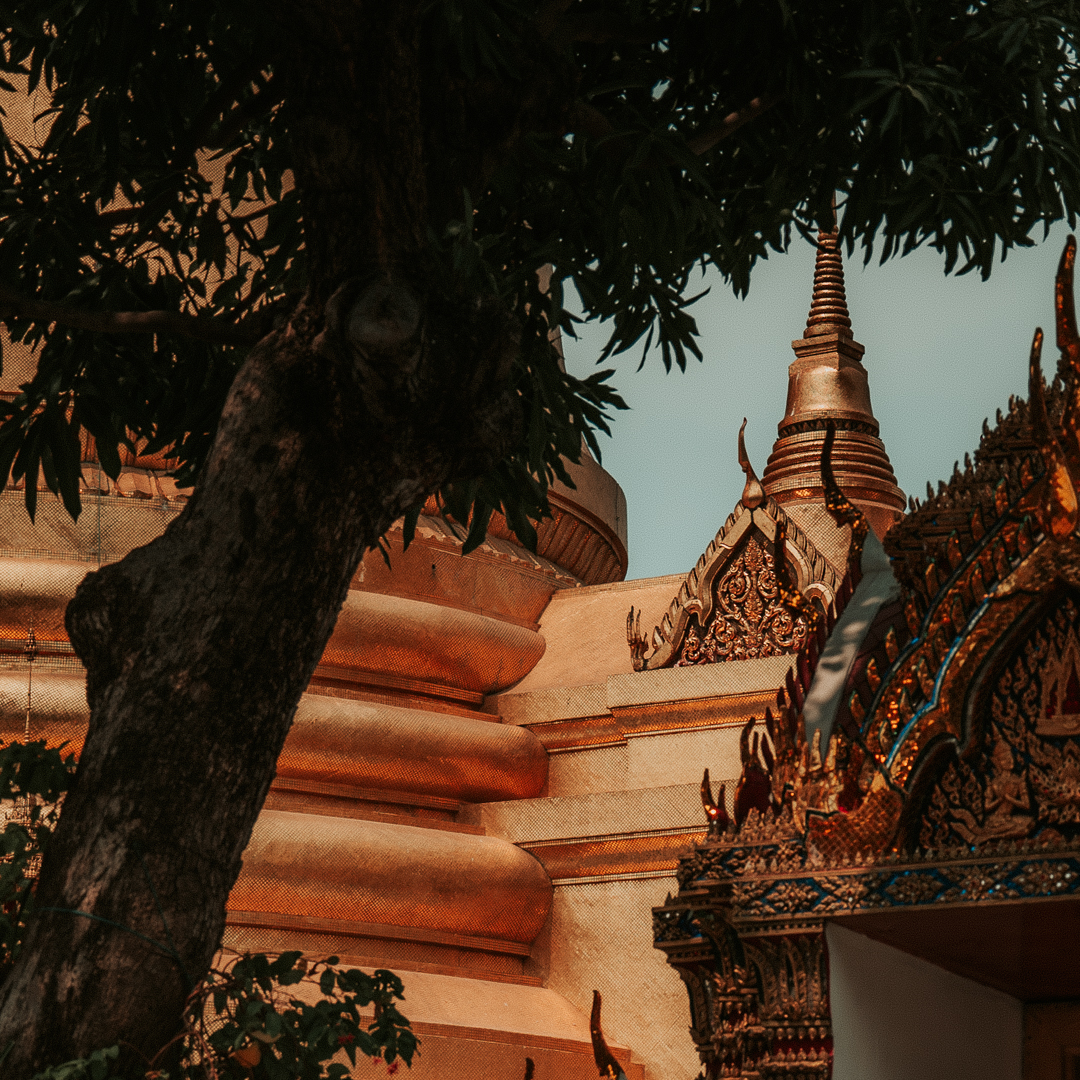 Grand Palace Bangkok mit goldenen Tempeln